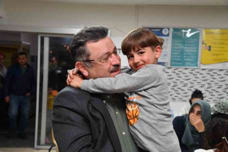 Trabzon depremzedelerin tüm sorunlar ile yakndan ilgileniyor