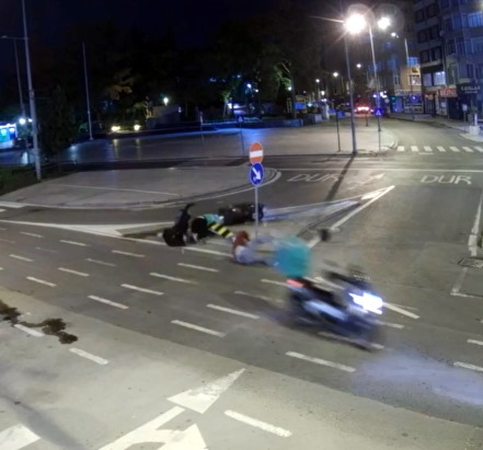 İki motosikletin çarpıştığı kaza kamerada; 3 yaralı