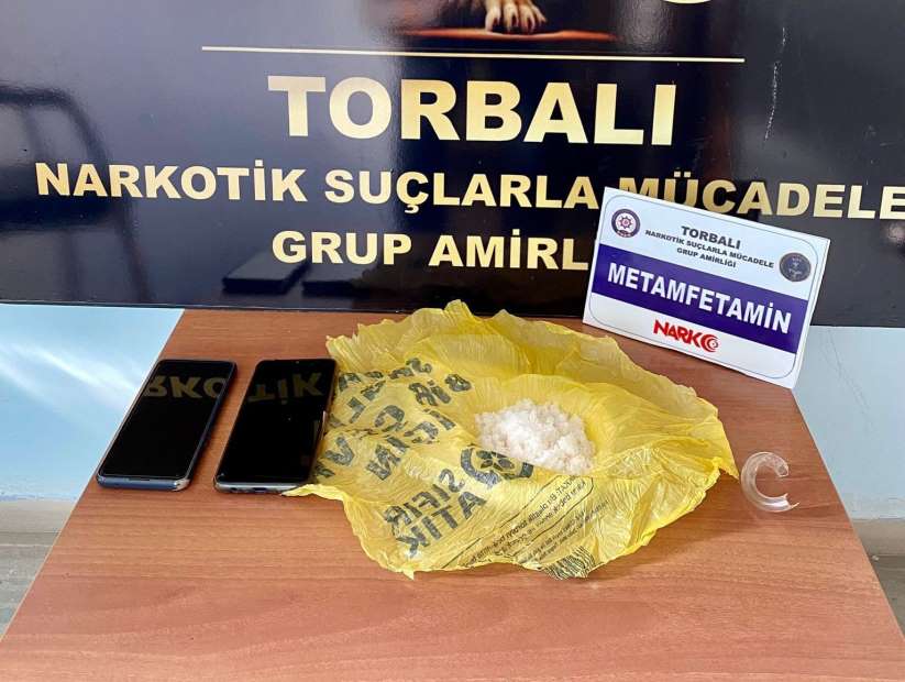 Aile görünümlü uyuturucu tacirleri tutukland - zmir haber