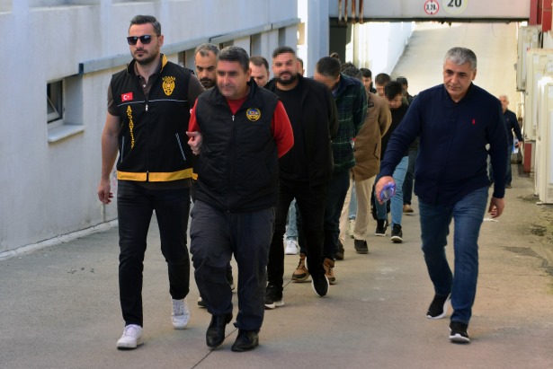 Kurgu trafik kazalarıyla 25 milyon liralık vurgun yapan şebeke, 'kiralık sürücü' kullanmış
