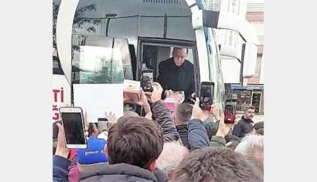 Cumhurbakan Erdoan, Denizli'de çocuklar sevindirdi
