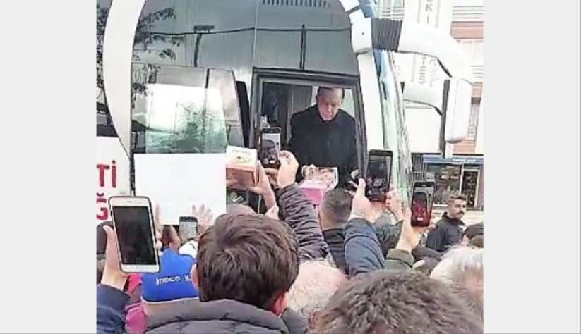 Cumhurbakan Erdoan, Denizli'de çocuklar sevindirdi - Denizli haber