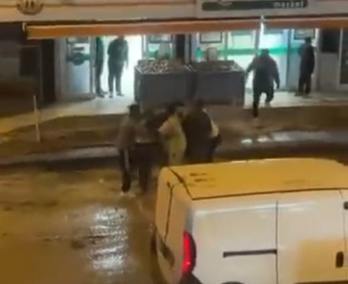 Ankara'da kaldırım işçileri arasındaki kavga kamerada