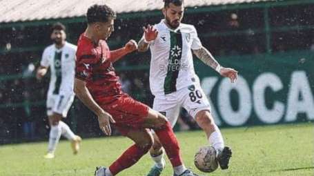 Serik deplasmanndan 3 puanla dönen Kocaelispor, zirvedeki yerini korudu