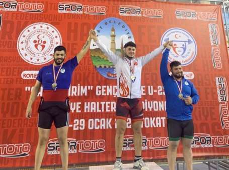 Genç halterci Tokat'tan baaryla döndü