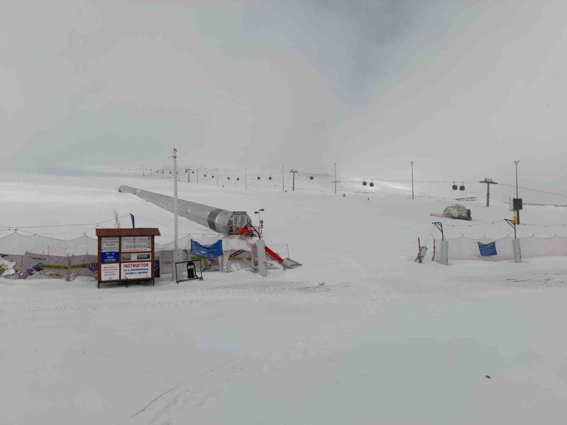 Erciyes'te kar ya turizmcileri sevindirdi