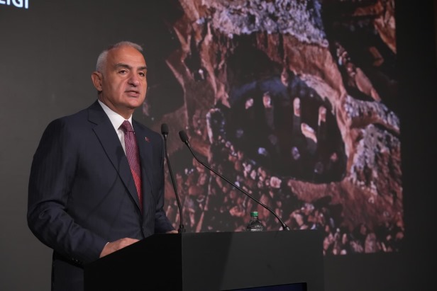 Bakan Ersoy: Bu yılı 65 milyar doların üzerinde bir gelirle kapatacağımız öngörüyoruz / Geniş haber