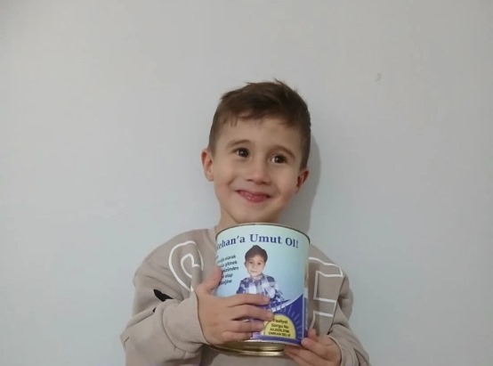 DMD'li Metehan için kurulan stanttaki bağış kutusundan para çalarken yakalandı