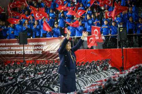 Gaziantep'te bin 500 lisansl sporcuya bisiklet datld