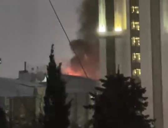 Bayrampaşa'da düğün salonunda çıkan yangın söndürüldü