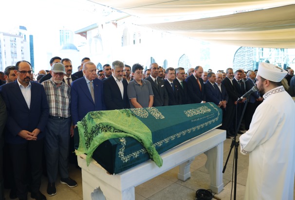 Cumhurbaşkanı Erdoğan, AK Parti Milletvekili Önen'in kızının cenazesine katıldı