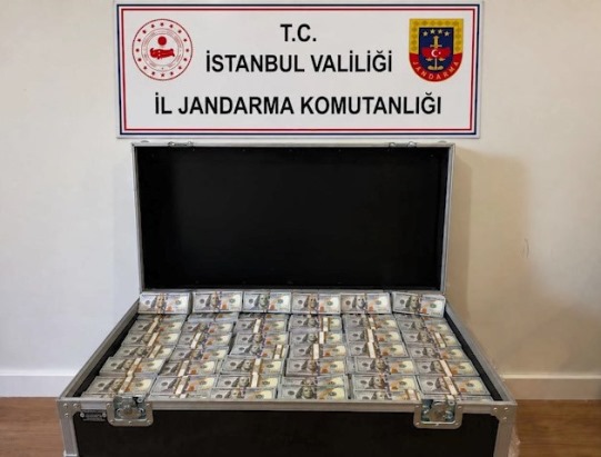 Esenyurt'ta sahte para operasyonu: 2 milyon 890 bin sahte dolar ele geçirildi