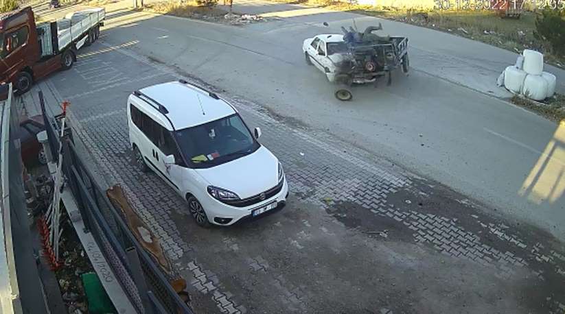 Afyonkarahisar'da feci kaza anbean güvenlik kameralarına yansıdı