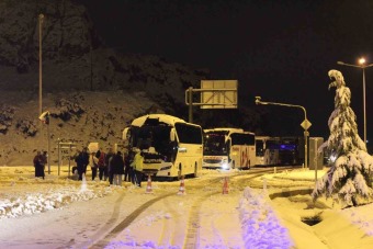Antalya-Konya Kara Yolu'nda yüzlerce araç yolun açlmasn bekliyor