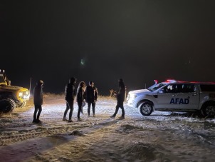 Erzincan'da karda mahsur kalan 3 kii kurtarld