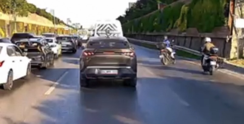 Maltepe'de 2 motosikletin çarpıştığı kaza kamerada