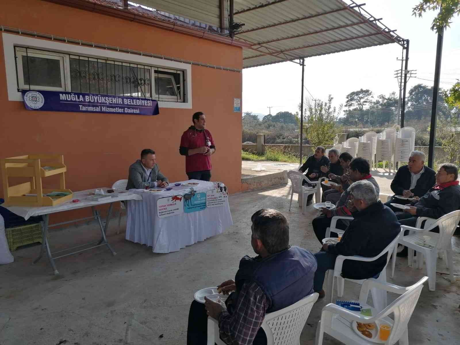 Çiftçi eitimleri devam ediyor
